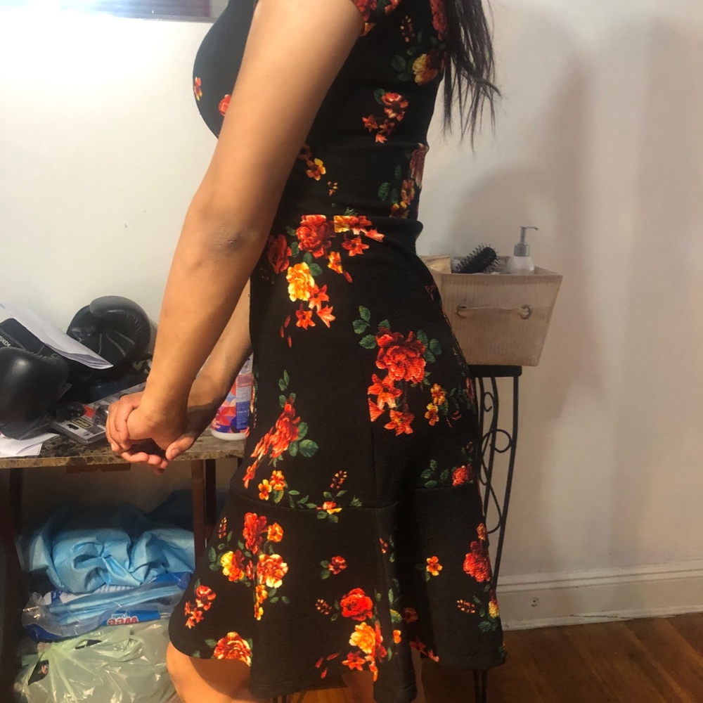Dress - Picture 3 of 4